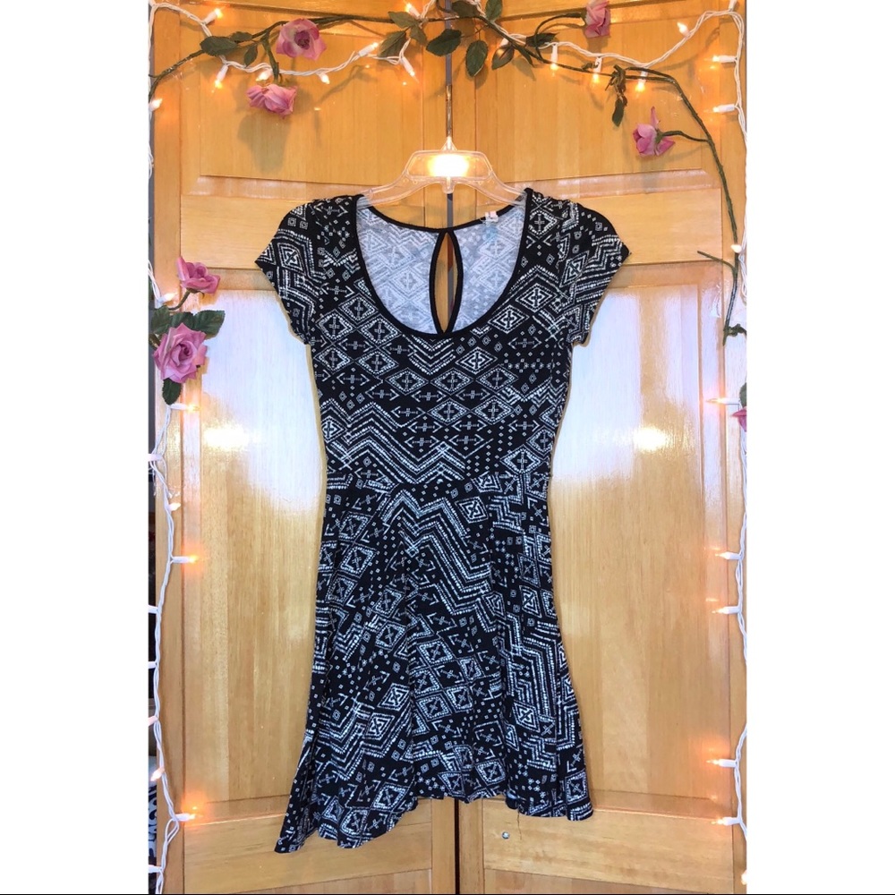 patterned black and white dress